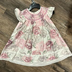 Excellent condition Smocked’s baby dress